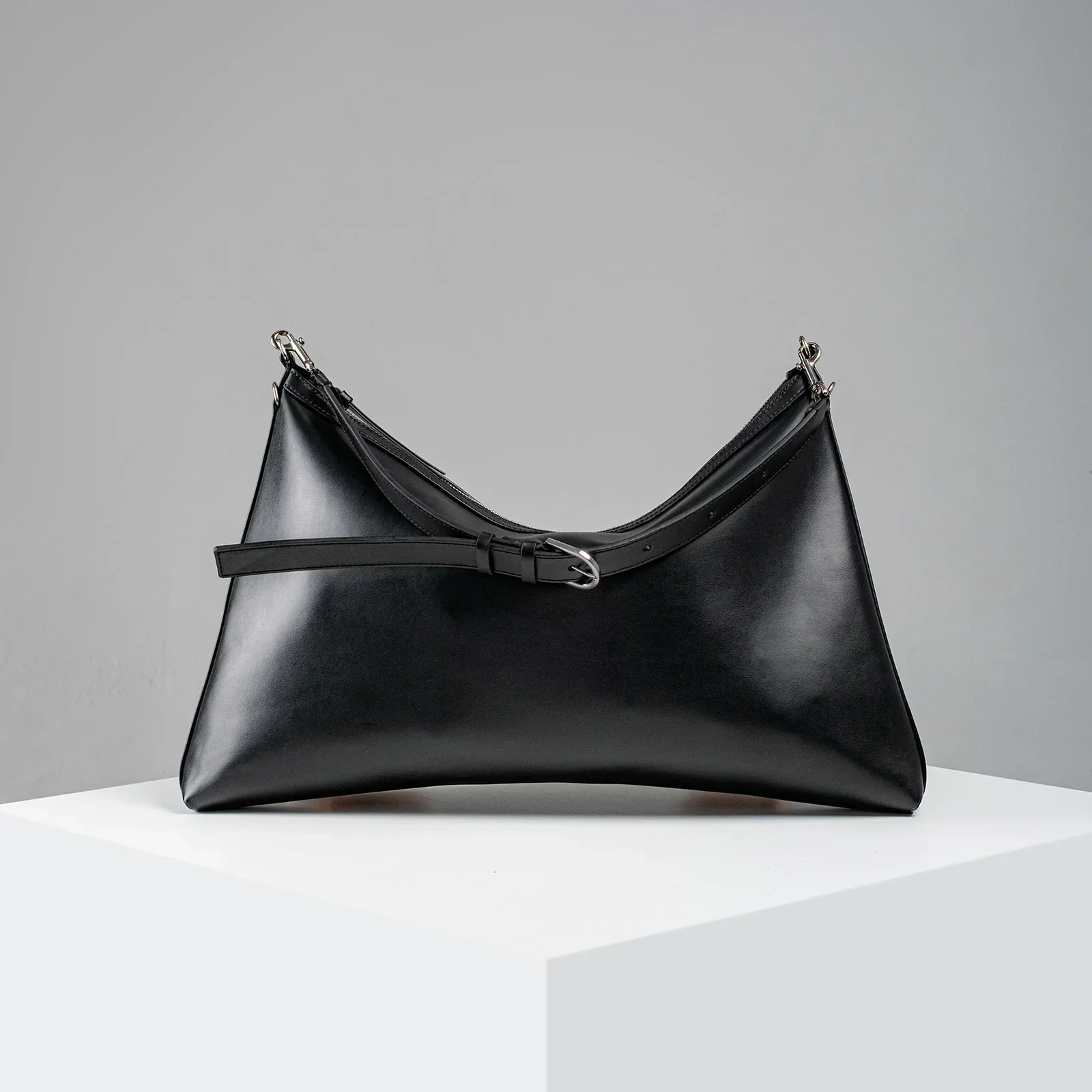 WU HAUS | Helix Leather Shoulder Bag - Image 10