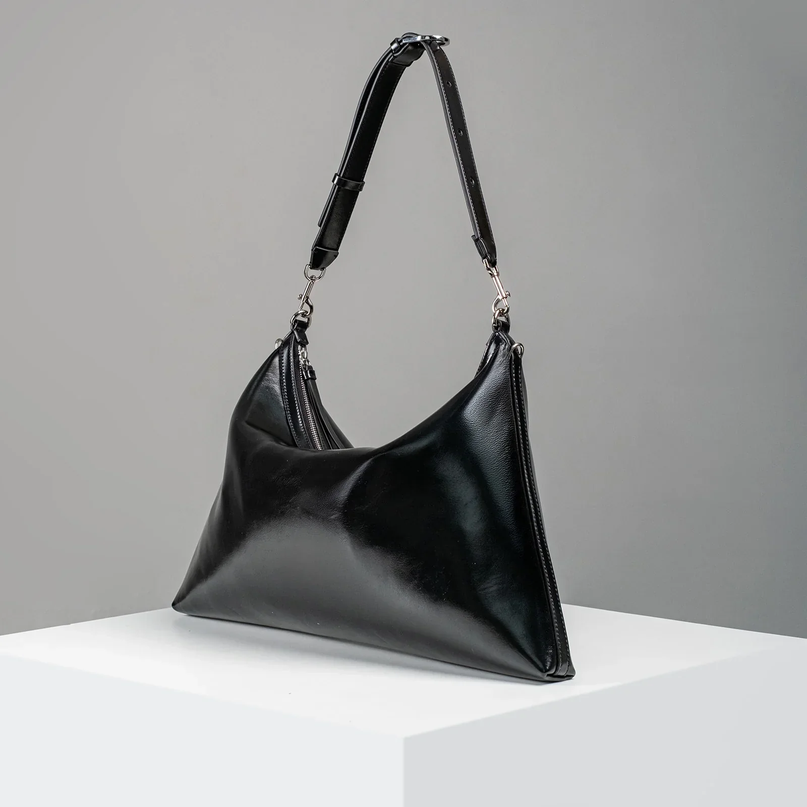 WU HAUS | Helix Leather Shoulder Bag - Image 17