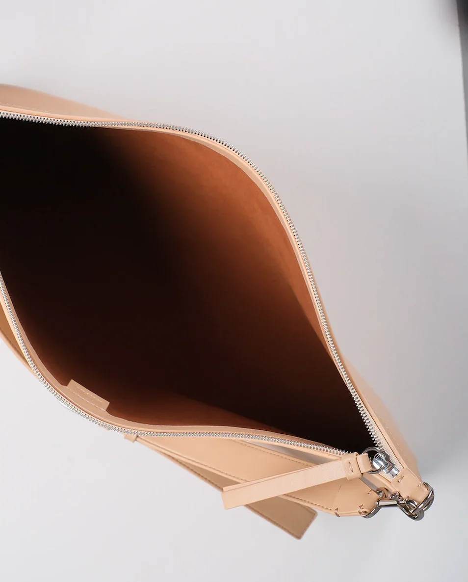 WU HAUS | Helix Leather Shoulder Bag - Image 5