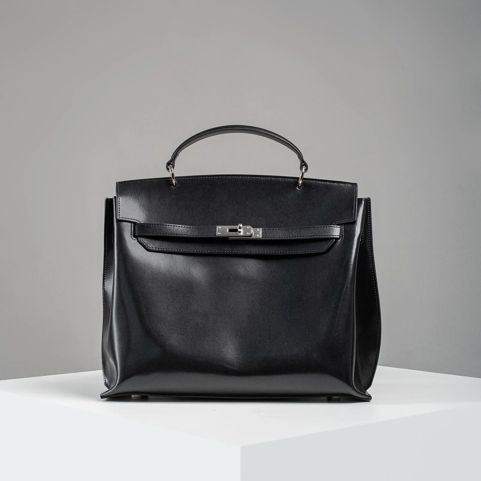 WU HAUS | Le H Lightweight Black Cow Leather Carryall