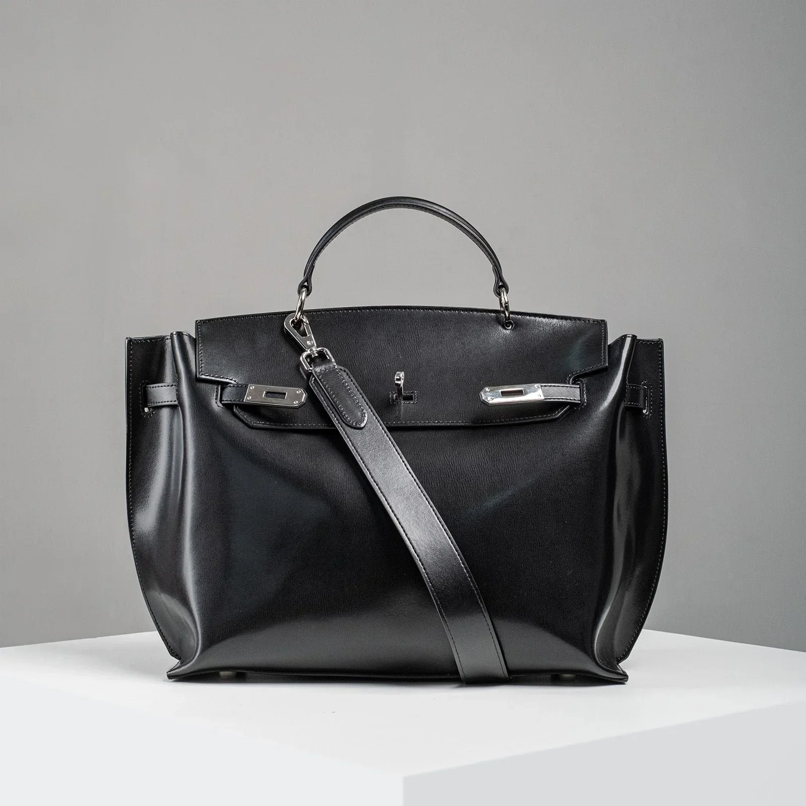 WU HAUS | Le H Lightweight Black Cow Leather Carryall - Image 2
