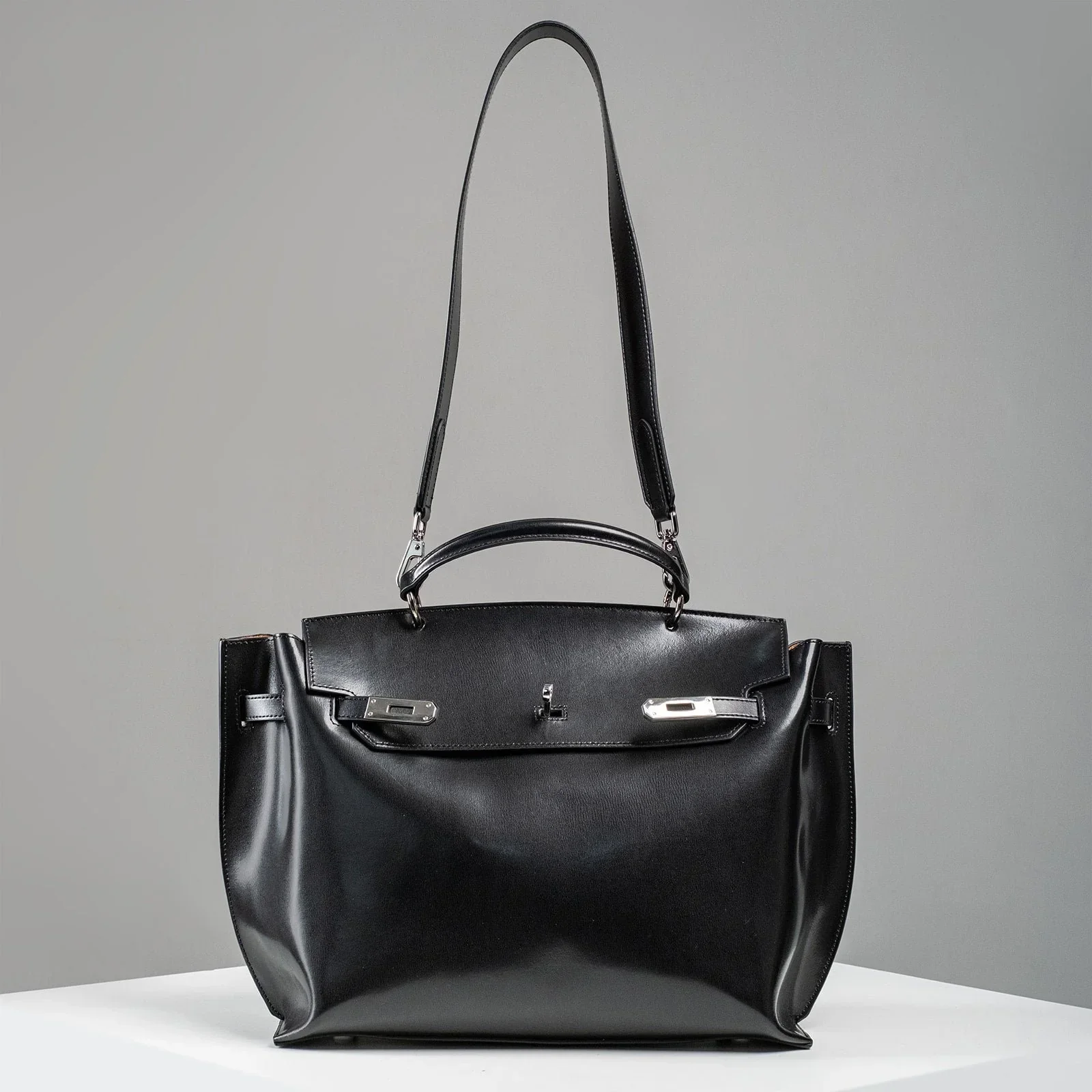 WU HAUS | Le H Lightweight Black Cow Leather Carryall - Image 3